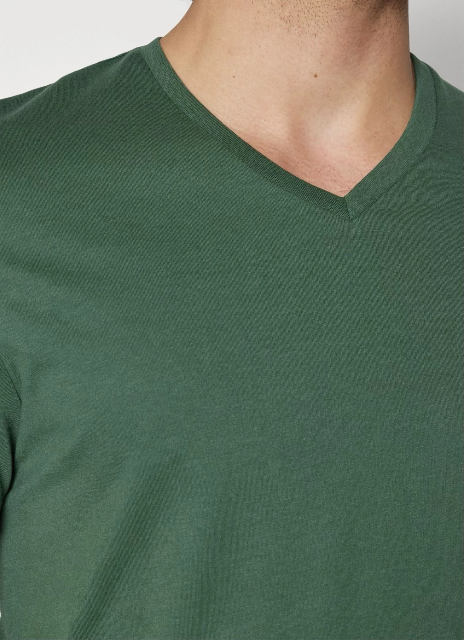 Camiseta V-Neck para Hombre Verde Oscuro Simple y Versátil – photo 5
